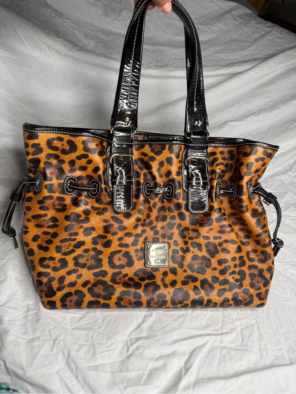 Dooney & bourke chiara leopard print tote